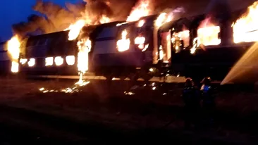 Incendiul izbucnit la trenul din Teleorman a fost stins. Șeful garniturii, intoxicat cu fum