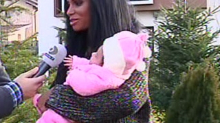 VIDEO Primele imagini cu fetita lui Laurette! E mulatra ca mamica si are parul zbarlit!