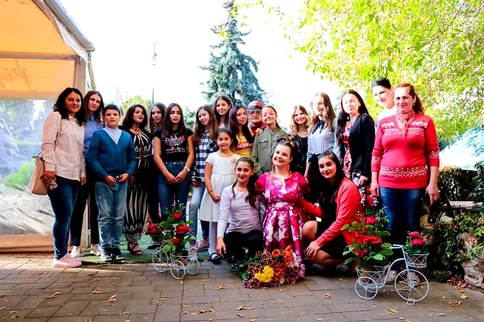 Lorelai Moșneguțu, fata fără mâini care a câștigat ”Românii au talent”