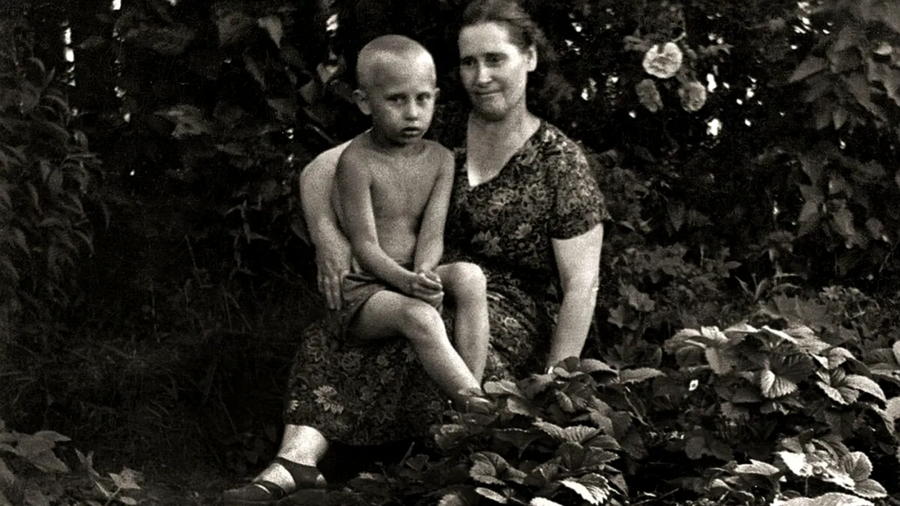 Părinții lui Vladimir Putin au o poveste demnă de film: ea l-a refuzat, el i-a scos ochiul și le-au murit alți copii