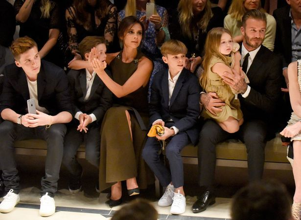 Familia lui David Beckham s-a mărit! Prima poză cu bebeluşul în braţe: „Frumos! Felicitări!”