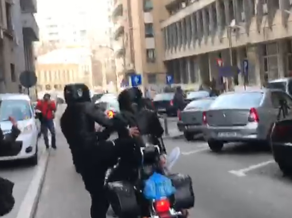 Cezar s-a predat autorităților