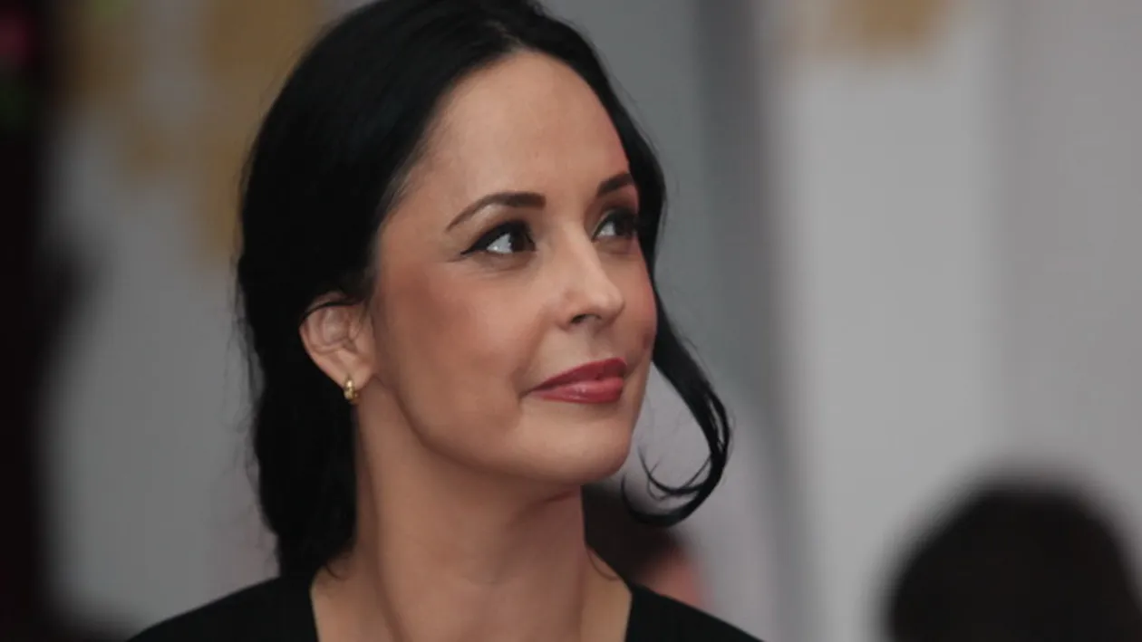 Andreea Marin se pregateste pentru un nou job. Uite cum isi face reclama!