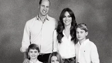 Gafă uriașă la Casa Regală Britanică. L-au lăsat pe micul prinț fără un deget chiar în poza de Crăciun