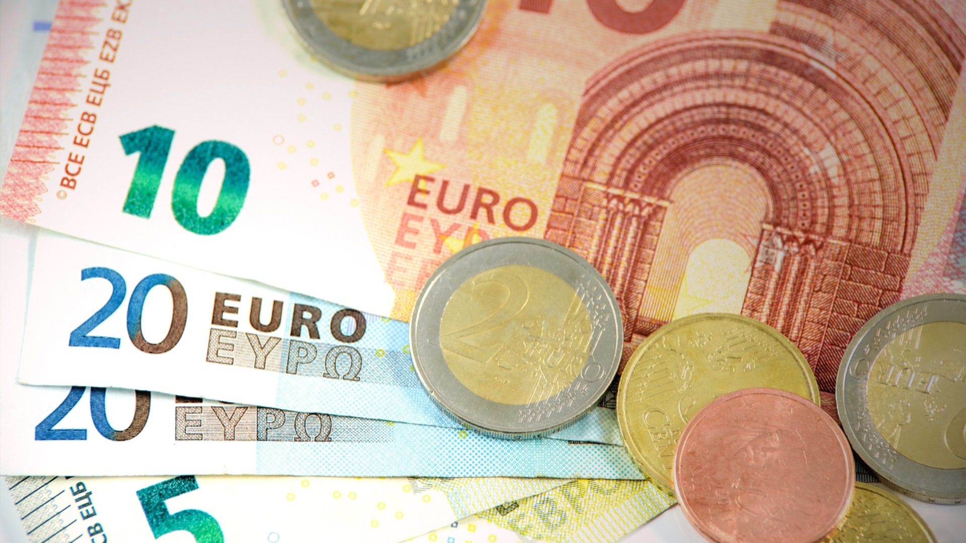 Curs BNR, 22 mai 2023. Euro, în scădere. Cât costă azi moneda europeană