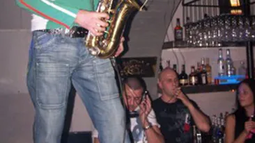 Saxofonistul DJ Dax de la Divertis sufera de o forma rara de cancer!