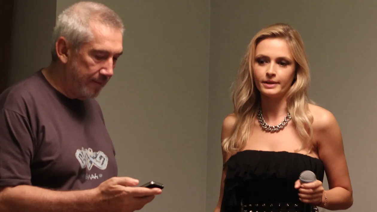 “Taci, fa, si tu!” Vezi cine si-a permis sa o puna la punct pe Alina Crisan in timpul unei cantari