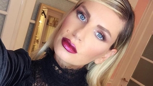 ANDREEA BĂNICĂ, cu burtica de gravidă la gură! Vezi ce ţinută a purtat la botezul băieţelului ANCĂI SEREA 