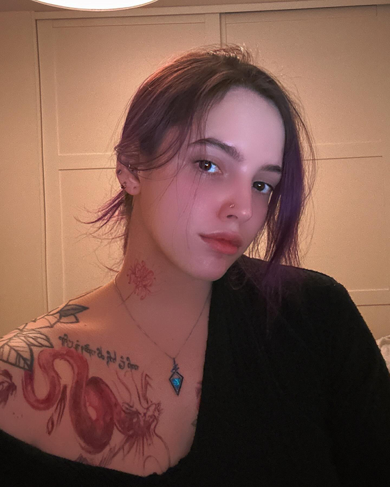 O influenceriță a fost găsită inconștientă într-un apartament din Seul. Familia le cere tuturor ajutorul