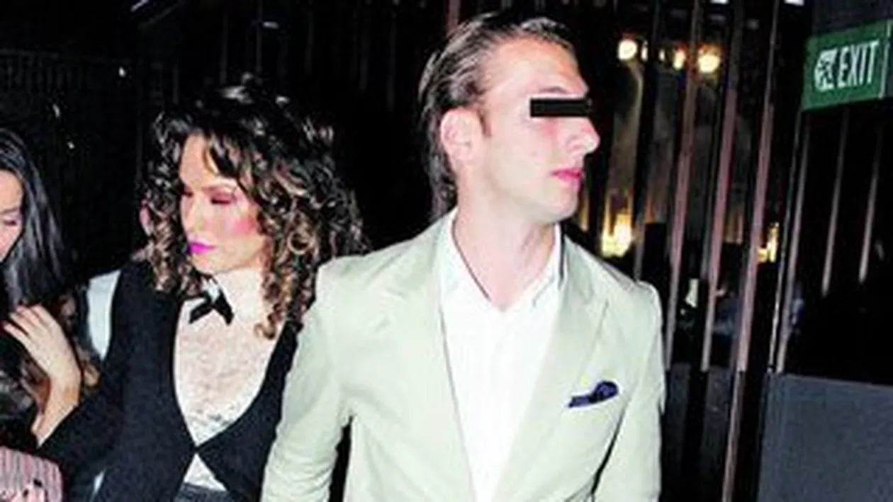 Dat afara de la magazinul pe care se lauda ca-l detine!