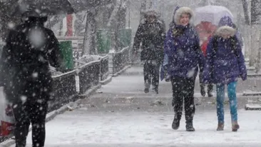 PRIMA NINSOARE din această toamnă! Zăpăda a bucurat ochii privitorilor! Află în ce zonă a căzut primul fulg de nea