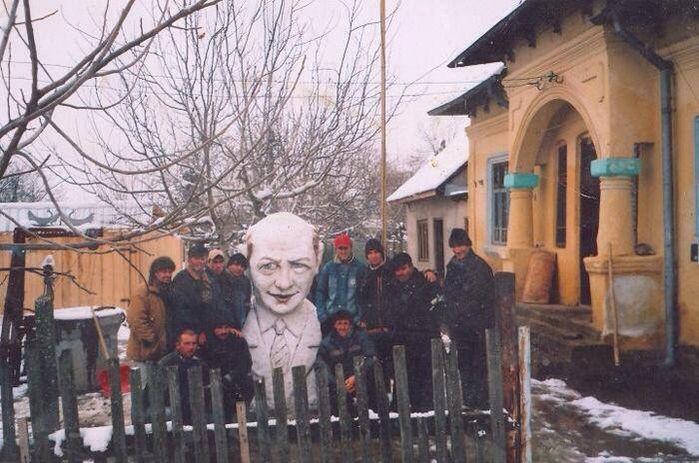 Statuia de zăpadă a lui Traian Băsescu