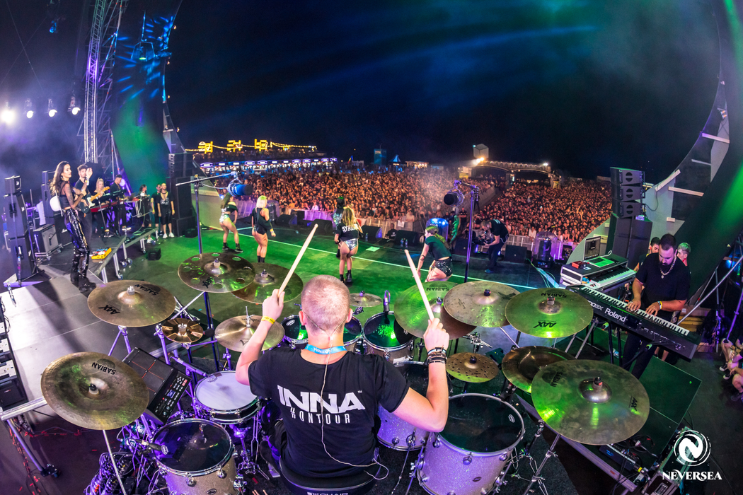 Peste 55.000 de persoane au participat la evenimentele din perimetrul festivalului, în prima zi de NEVERSEA 2019
