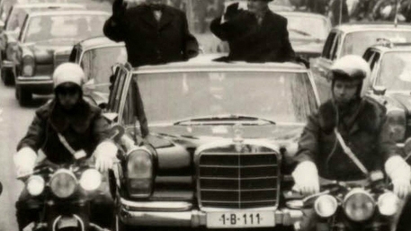 GALERIE FOTO! Maşinile lui Nicolae Ceauşescu. Uite ce bijuterii avea în parcul auto 