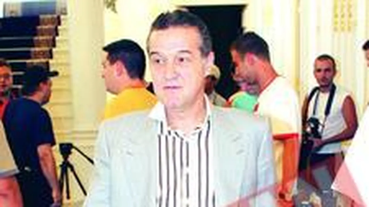 S-au scos geamurile din calea lui RADOI