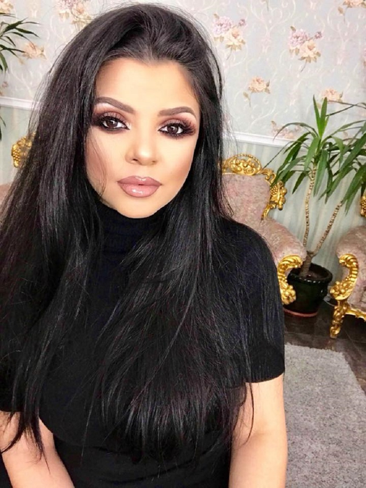 GALERIE FOTO. Cum arăta Laura Vass, la debutul în lumea manelelor. Cântăreața este acum de nerecunoscut!