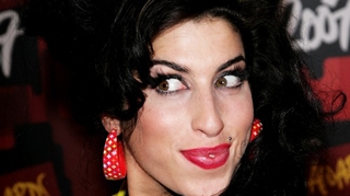 Concluziile decesului! Amy Winehouse a baut pana a murit! Avea alcoolemia de 4 ori peste limita normala!