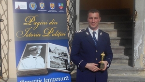 O sa razi cu lacrimi! Cum a raspuns politistul Marian Godina, in versuri, pentru doua proaspete soferite: "Mai bine v-ati..."