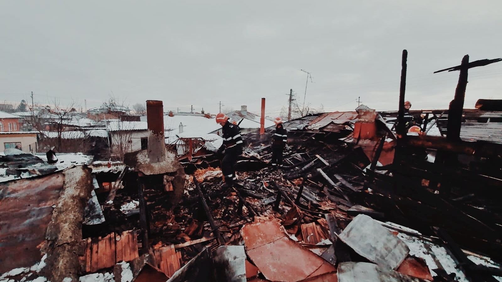 Două case din Giurgiu au fost făcute scrum în urma unui incendiu: ”Ardeau ca torțele!”