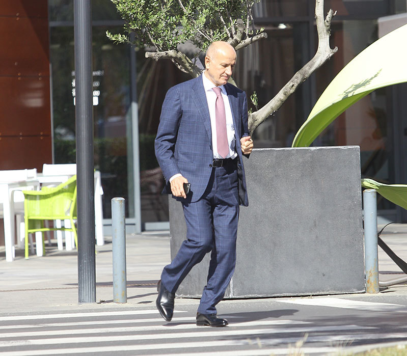 George Copos s-a dus la mall îmbrăcat la patru ace