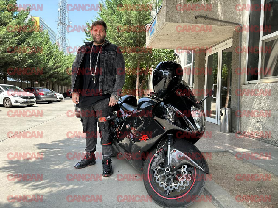 Robert este pasionat și de motociclete (Foto: CANCAN.RO)
