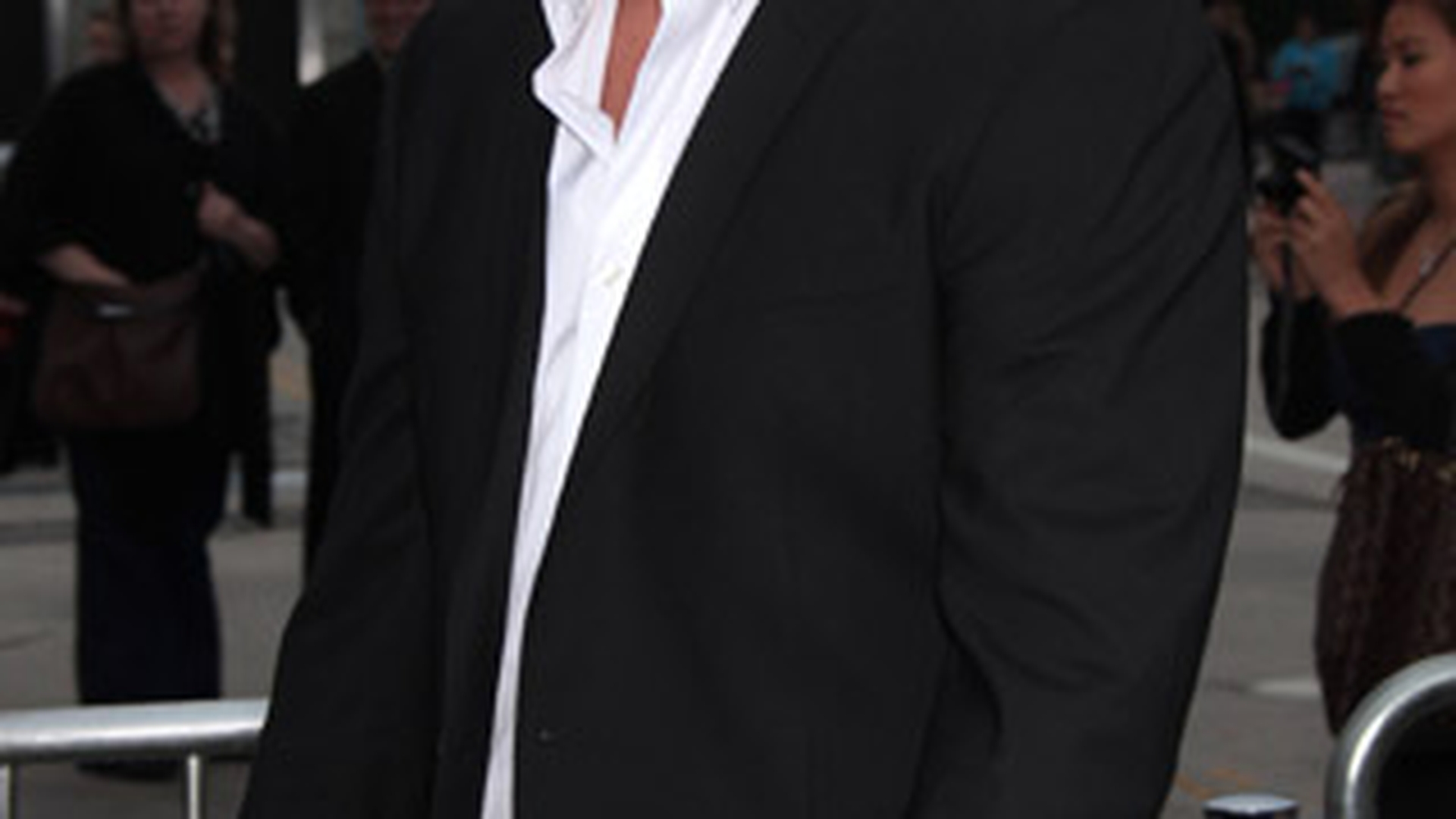 Ti-a placut blondul "Sawyer" din "Lost"? E si mai sexy acum!