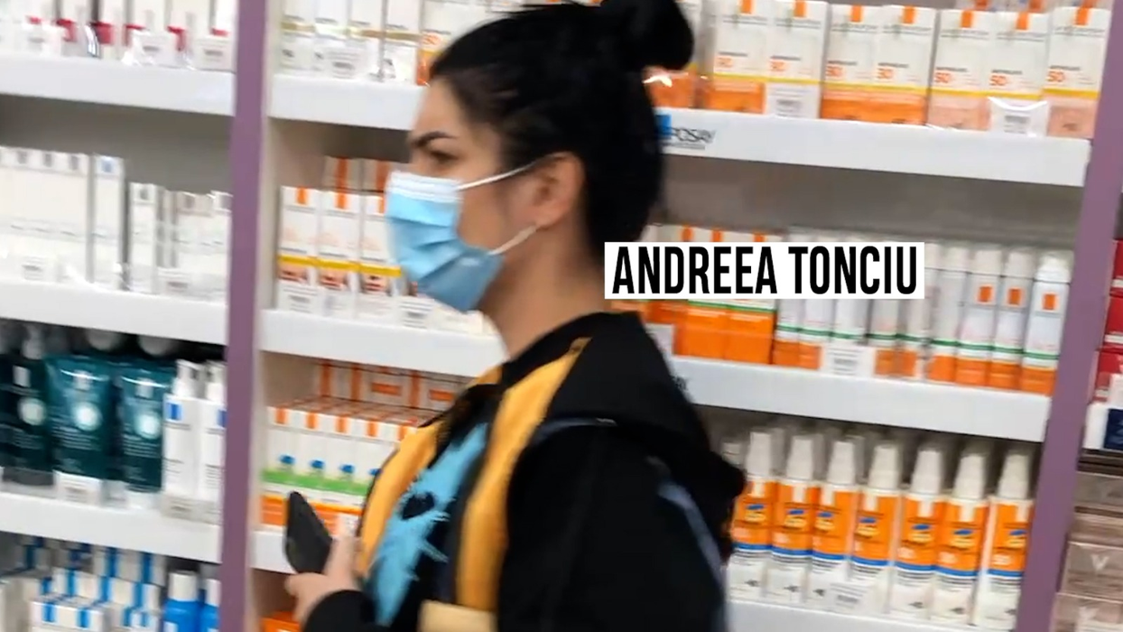 Andreea Tonciu și Rebecca au avut "program" la farmacie