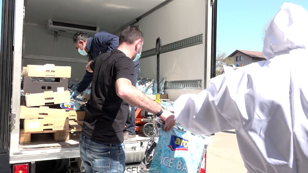 Primăria sectorului 1 a strâns sute de voluntari și a mers să împartă alimente la peste 500 de persoane. „Vom repeta acțiunea”