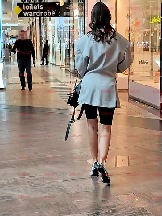 Emma de la Zu a confundat mall-ul cu podiumul
