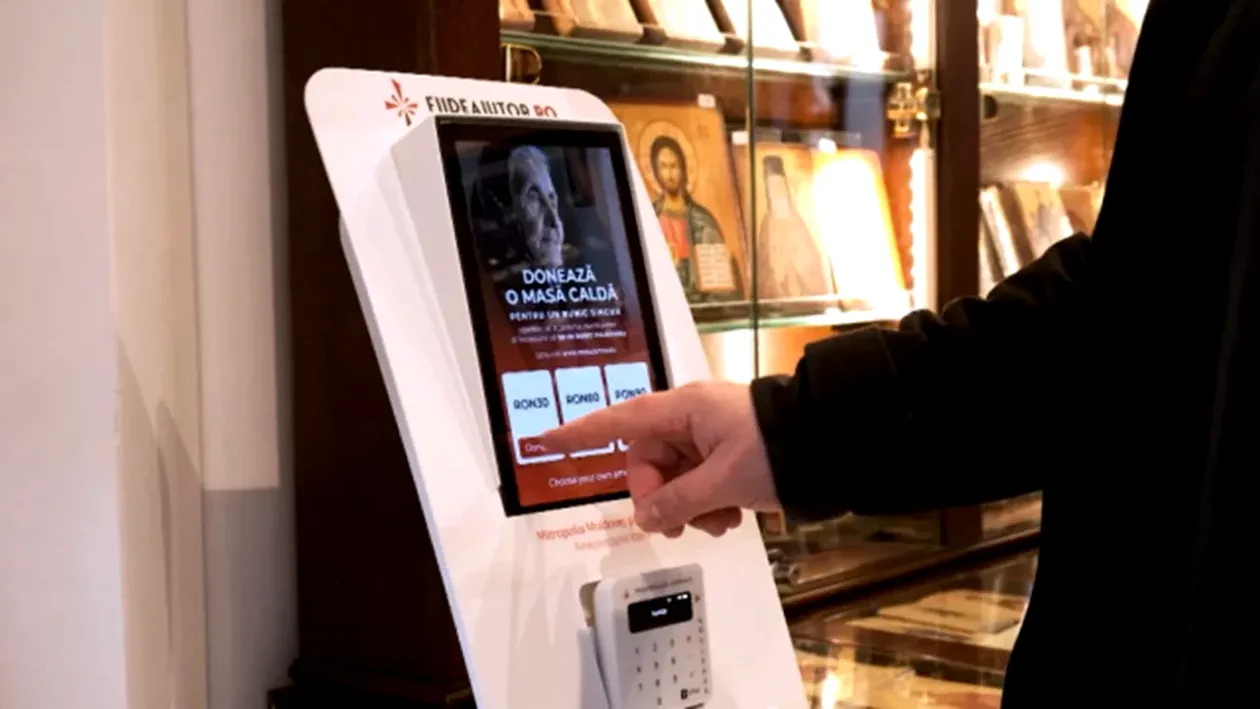 Cum arată prima „cutie a milei” electronică! Enoriașii pot face donații direct cu cardul