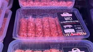 Cei mai scumpi mici din România. Cât costă 1 kg de mititei de mangaliță în LIDL