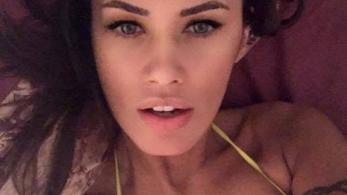 Oana Zăvoranu, aproape goală şi...naturală! A pozat AŞA în faţa fanilor!