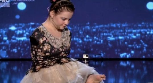 Lorelai Moşneguţu, fetiţa fără mâini care cântă la pian, a anunţat ce va face cu banii câştigaţi la „Românii au talent”. „O să-mi cumpăr…”