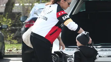 Îşi revine şi nu prea… Cum arată Claudia (ex-Sexxy) la două luni după ce a născut