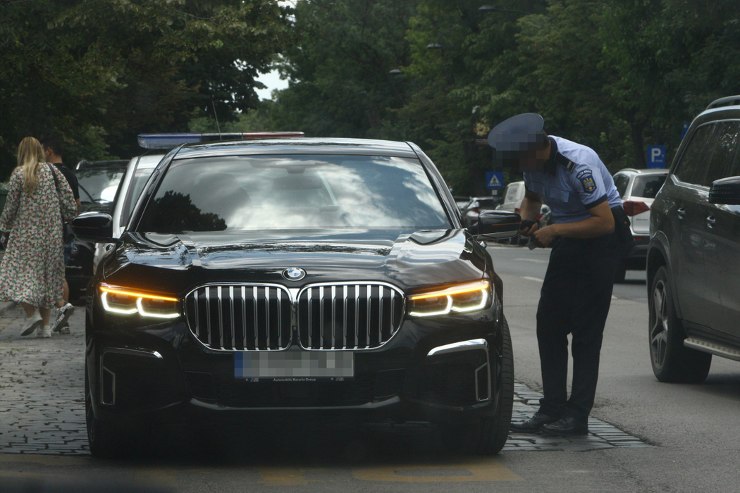 INNA a fost trasă pe dreapta de un echipaj de la Rutieră