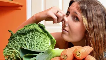 VIDEO Cum arata femeia care a mâncat doar fast-food timp de 16 ani! Are 21 de ani si nu s-a atins in viata ei de fructe