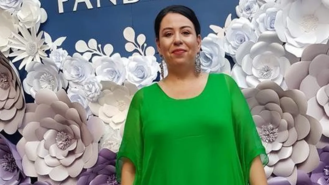 OANA ROMAN a fugit de caniculă la piscină, alături de MARIUS ELISEI! Cum arată în costum de baie, după ce fanii au lăudat-o fiindcă a slăbit