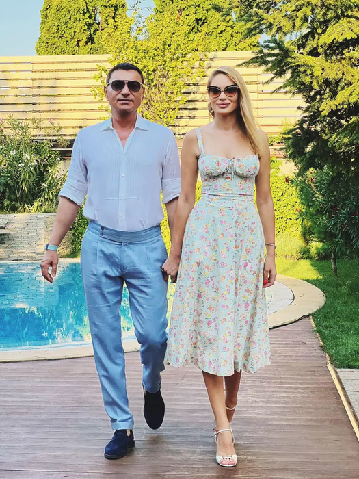 Cum arată locuința Valentinei Pelinel și a lui Cristi Borcea. Imagini cu bradul din living
