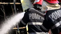 Incendiu în Capitală! Pompierii, blocaţi din cauza…

