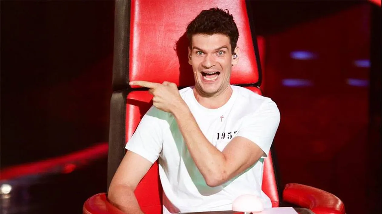 Bombă! Tudor Chirilă, filmat în timp ce se săruta cu o vedetă Pro Tv!