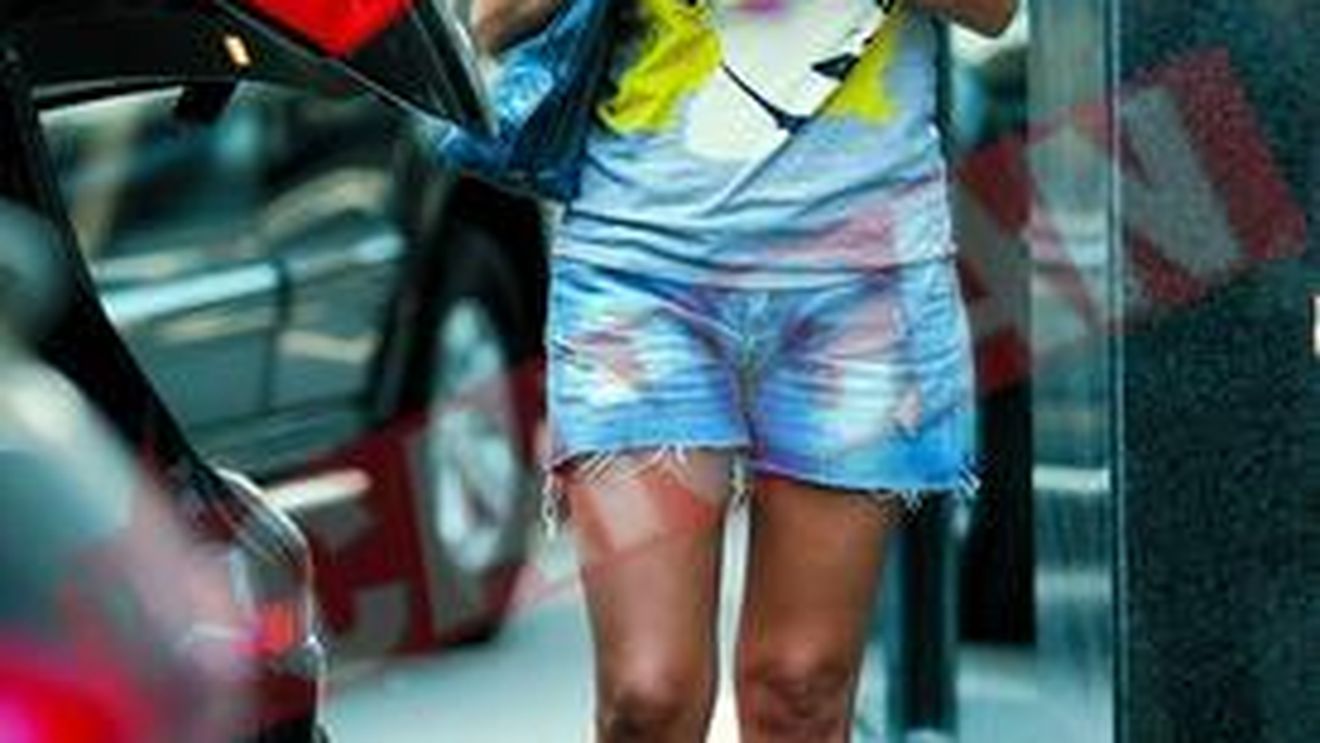 Andreea a vrut sa intre cu masina in magazin