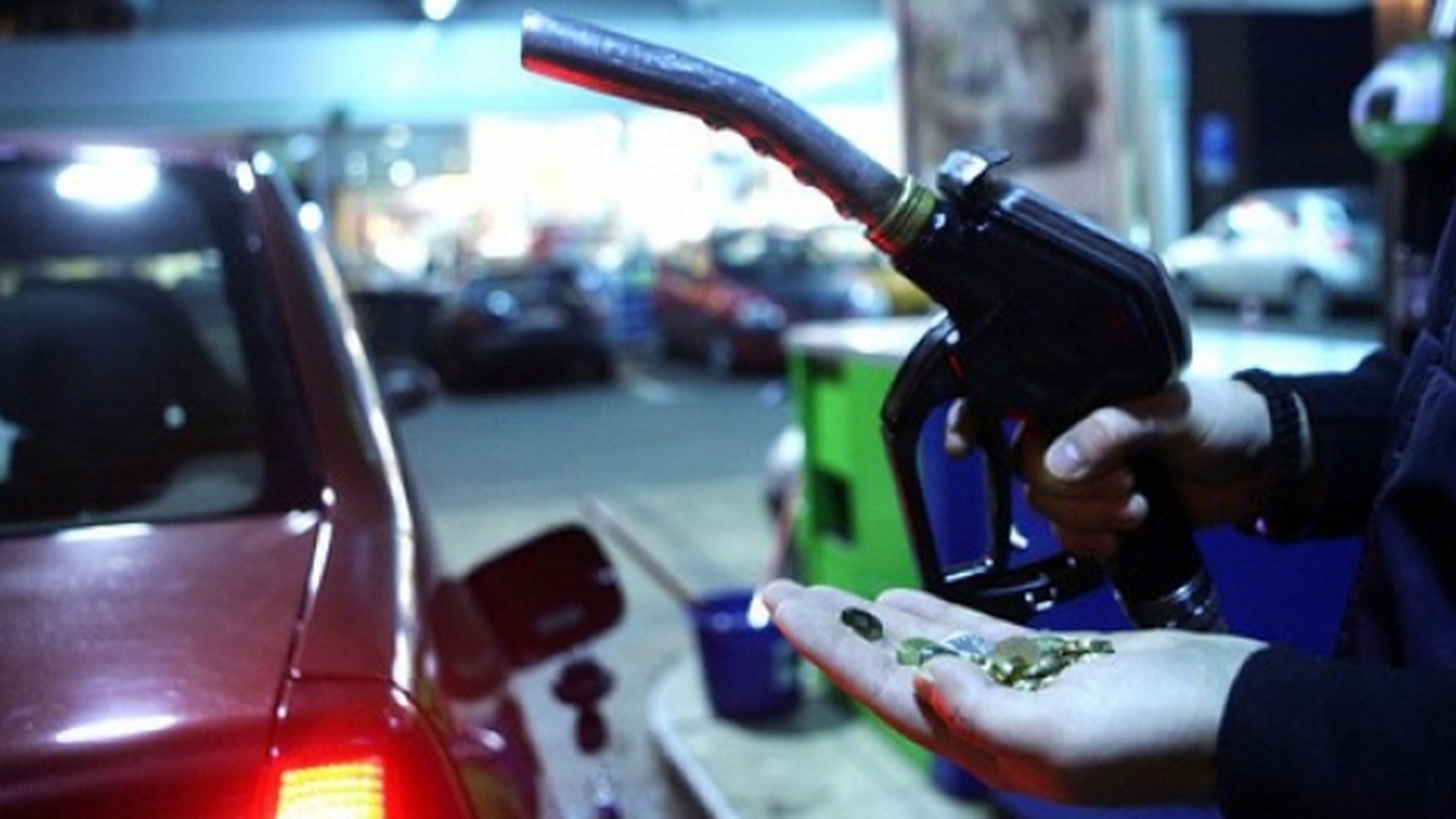 Vrei sa economisesti milioane la benzina? Unde iti poti face plinul mult mai ieftin si cum poti ramane cu banii in portofel!
