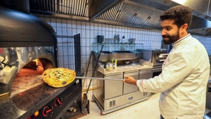 E ireal ce a găsit o femeie în pizza comandată de la un restaurant celebru. Nici măcar nu a fost despăgubită
