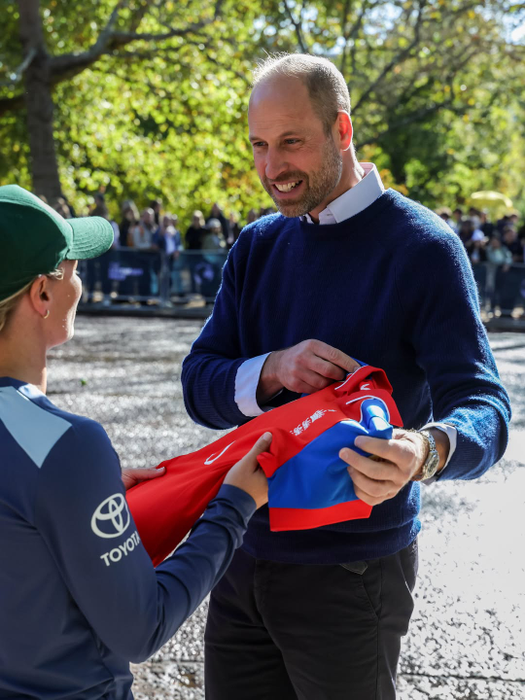 Prințul William a jucat Cricket în fața palatului, sursa-captură social media princeandprincessofwales