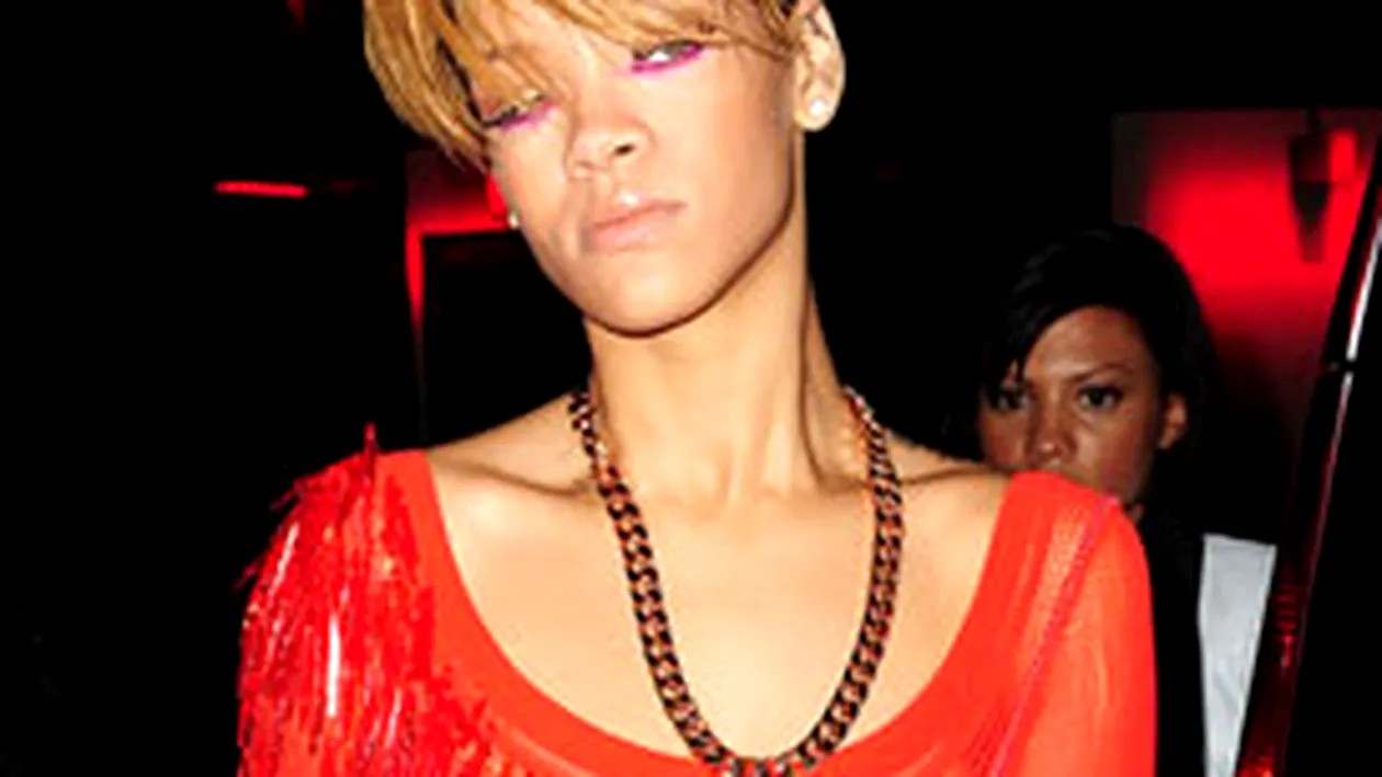 Rihanna, sfatuita sa aiba tinute decente de Revelion
