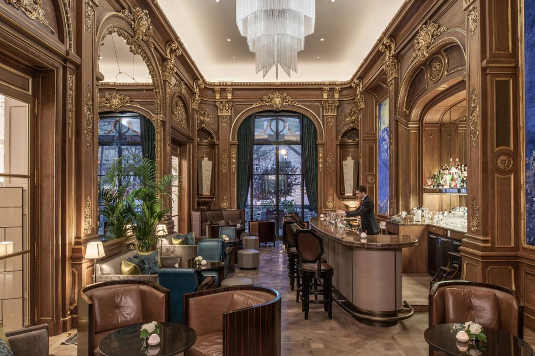 Restaurantul servește preparate din bucătăria franceză contemporană/ Sursă foto - booking.com