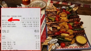 Un bucureștean a fost OBLIGAT să plătească bacșiș, într-un local din Centrul Vechi. I-a venit pe nota de plată!