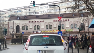 Soferii au avut un soc cand au vazut ce arata un semafor din Sectorul 4 al Capitalei! Politistii se uita neputinciosi, desi…