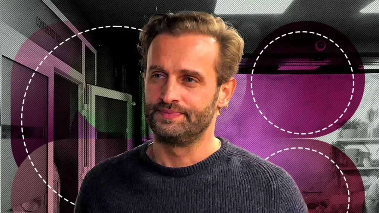 Cum arată casa lui Sorin Brotnei din Maramureș. Acoperișul e realizat într-un mod care nu se mai folosește în prezent