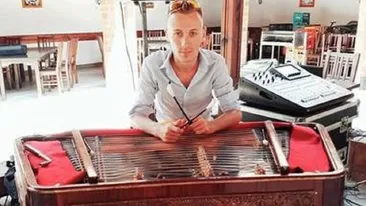 EXCLUSIV. Ultimele imagini cu Ernest Edwards în viaţă. Cântăreţul, pozat pe patul de spital înainte să intre în comă. Avea o privire pierdută